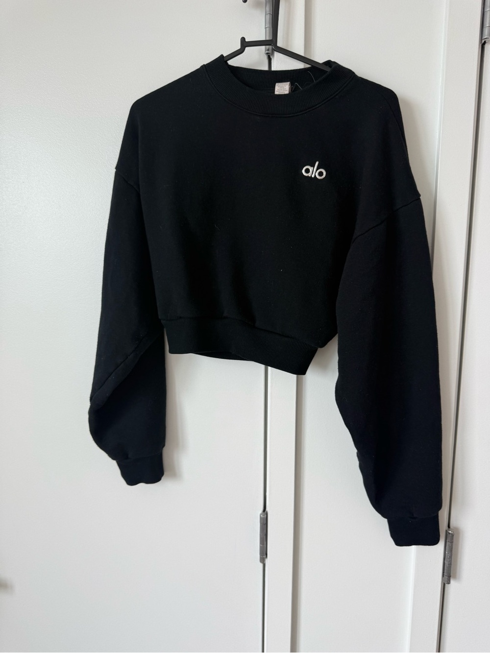 ALO Yoga Black Cropped Crew Sweatshirt - Picture 3 of 5